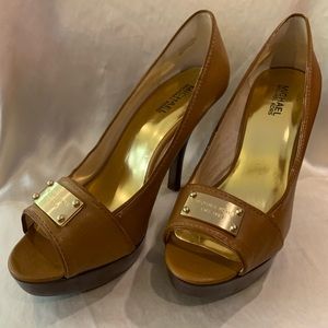Michael Kors platform shoes in Size 9